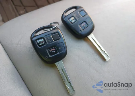 2005 Lexus Rx 330 z USA, uszkodzony, nr VIN 2T2HA31U35C053481